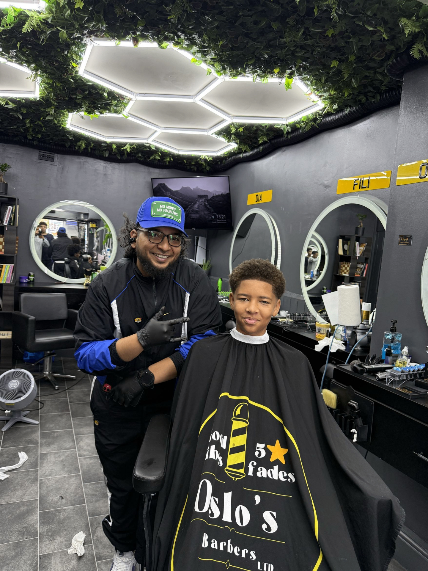 Oslo's Barbers shop 2